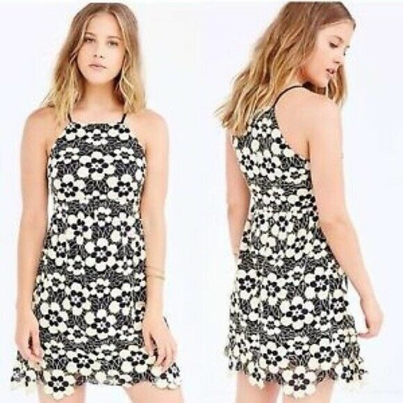 5/$25 BUNDLE TO SAVE Urban Outiffters Daisy Lace High Neck Mini Dress - Picture 1 of 6